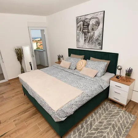 Nella With Sea Wiew Apartment *