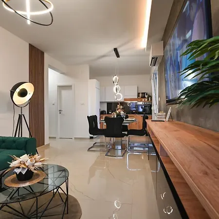 Nella With Sea Wiew Apartment